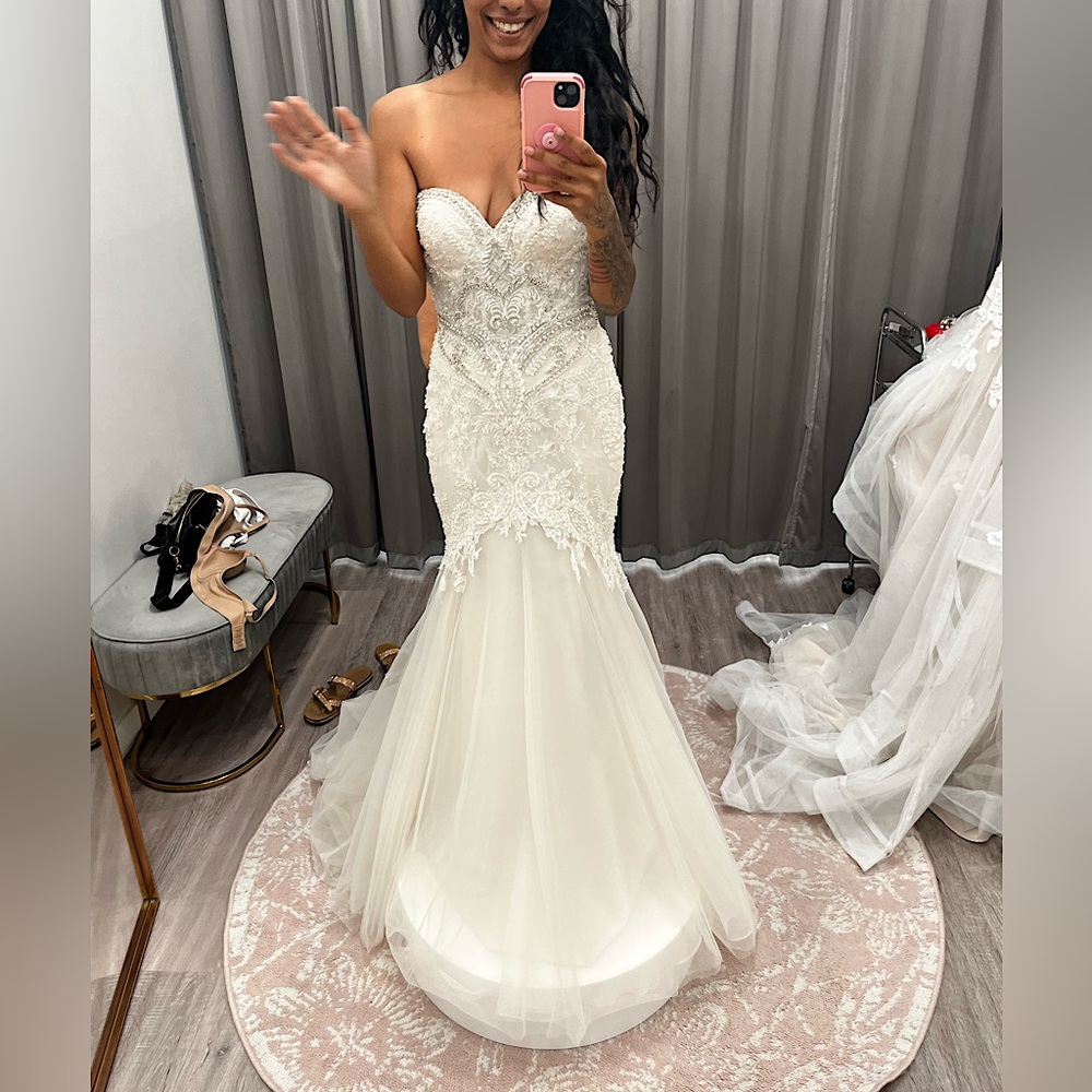 Wedding dress NWT ivory size 8 bridal